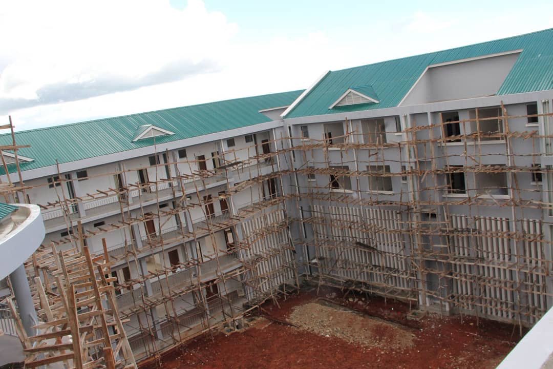 millardayo's tweet photo. "Serikali imetenga Tsh. Bilioni 15.8 kwa ajili ya ujenzi wa mradi wa Hospitali ya Rufaa ya Kanda ya Kusini Mkoa wa Mtwara na unatarajiwa kukamilika mwezi March,2021, utekekelezaji wa mradi huu umefikia asilimia 90 hadi sasa”-Dkt.Dorothy Gwajima, Waziri wa Afya
#MillardAyoUPDATES https://t.co/Ph2eZa06Kf