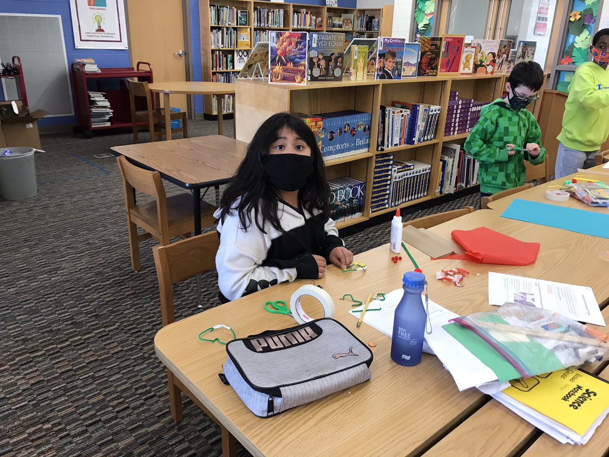 kashedden's tweet photo. #kcs_stem creating prototypes of robotic butterflies that migrate/flutter with circuits, motors and batteries. Electrical Engineering, Mechanical Engineering and Robotic Engineering at Gear Up 4 STEM Camp https://t.co/HRl9WmGjHu