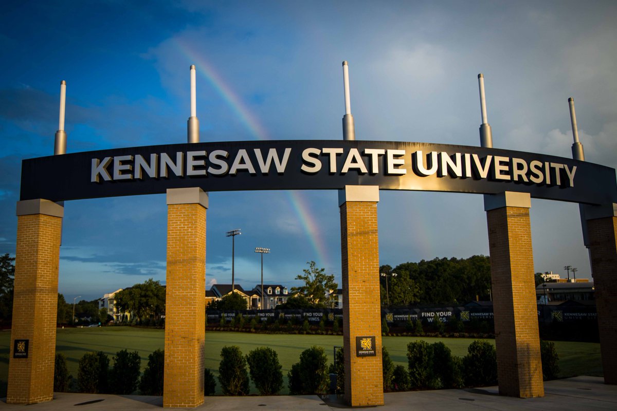 Happy St. Patty's Day, Owls! You've already found your pot of (Black and) Gold! 🍀🌈 #StPatricksDay
