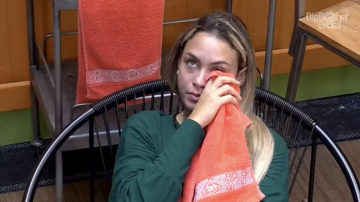 neensm0ldery's tweet photo. Meus Deus pra quer eu fui acordar ?
Ver minha bixinha chorando é de doer minha alma . 😭🆘
Te Amo filha tudo vai ficar bem . @ssarahandrade #ForcaSarah https://t.co/DSRxO78S8t