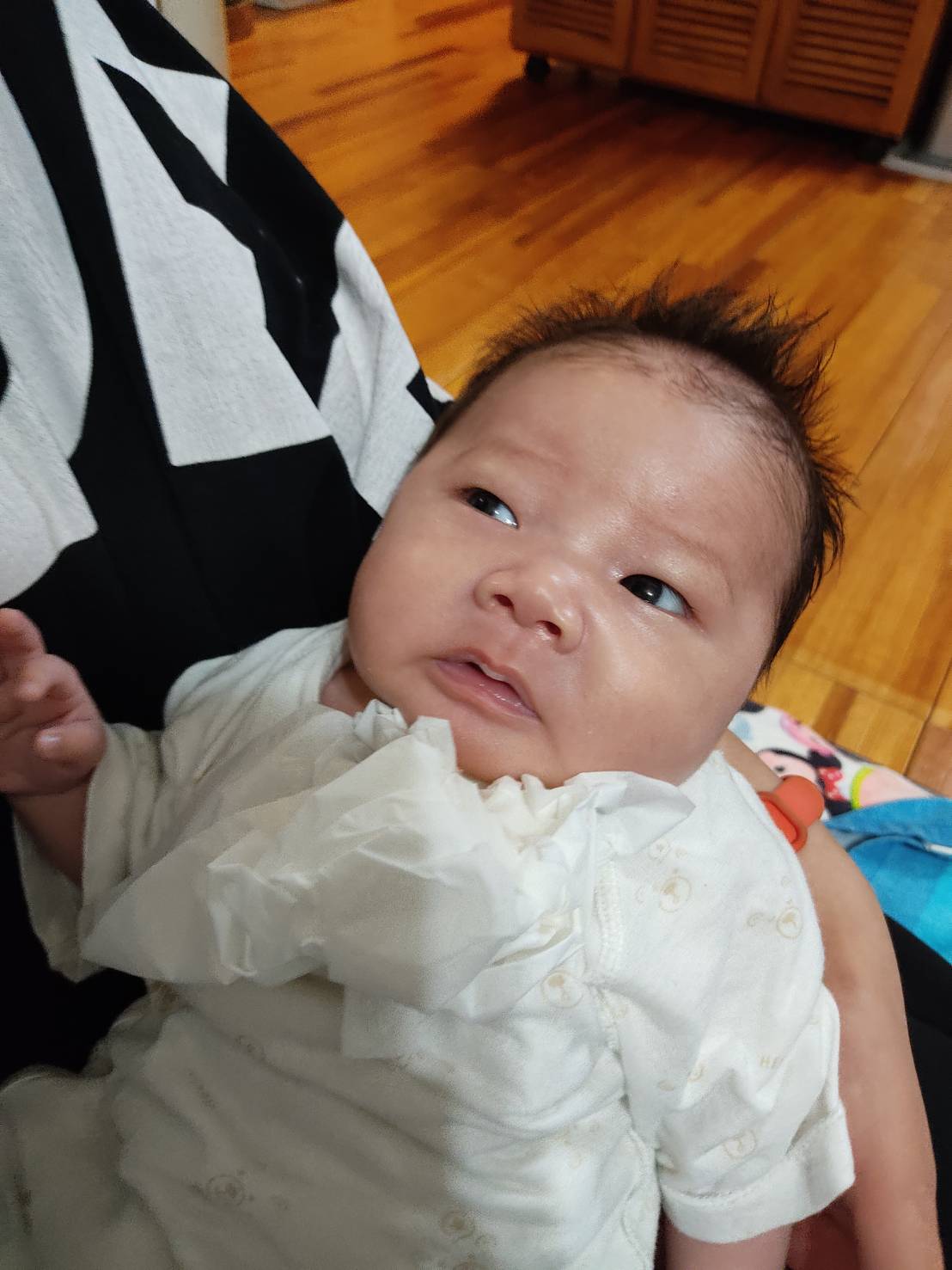 Tanarin 今日で1ヶ月 むぎ茶初体験 この嫌そうな顔本当可愛い 結局3口飲んだだけっ ていう 笑 育児記録 生後一ヶ月 ミルクがすき T Co Dn3lemivr6 Twitter