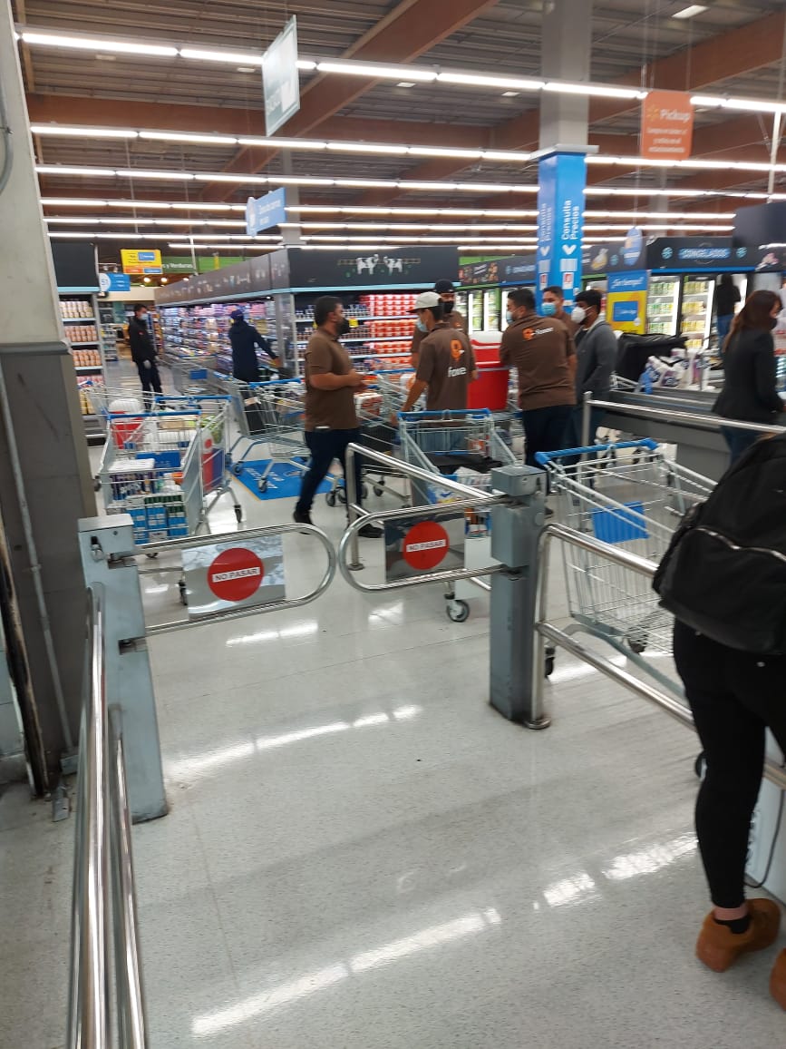 ChileFoxer's tweet photo. Hoy iniciamos operación en Líder Buenaventura, Vitacura.
Con una dotación de 50 Shopper, para cubrir la necesidad de los clientes. 
Agradecemos a nuestro equipo, que hace posible realizar las entregas a tiempo.
https://t.co/mWLWQM3uA3
#QuedateEnCasaYa #YOMEVACUNO  #Covid19 https://t.co/CC6TedVM6I