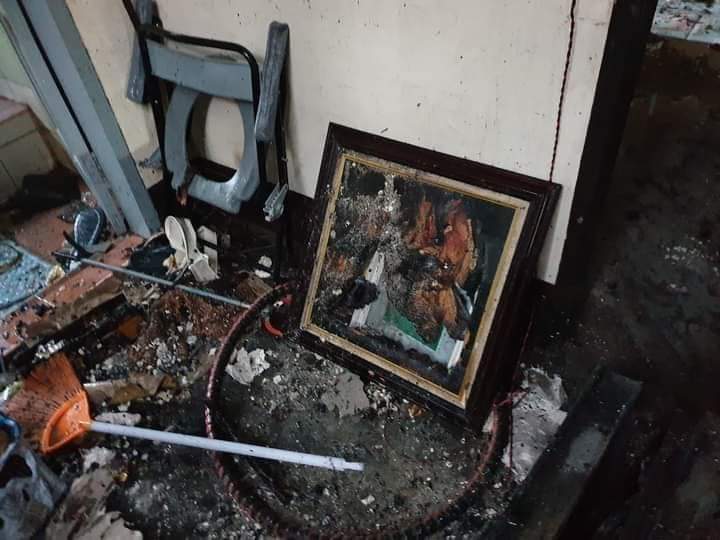 SaveMyanmar01's tweet photo. Mar 17 (2:45AM MST)
Myanmar Junta's SAC(Terrorists Group) burned at 3 Qr in HlaingTharYar Tsp, Yangon. 2 houses &amp; a painting studio were burned 💔. 

RESTORE MOBILE DATA

#WhatsHappeningInMyanmar
#Mar17Coup 

Src:https://t.co/GWfPLdYy0i https://t.co/VItv6pHP4x