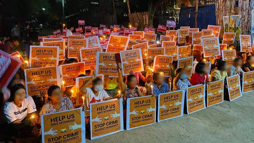 spring21MM's tweet photo. Night Strike at #NgaThaYauk city. The Internet has been cut-off , information is limited. Please Restore!

RESTORE MOBILE DATA
#WhatsHappeninglnMyanmar
#Mar17Coup https://t.co/BX5sMZQOha