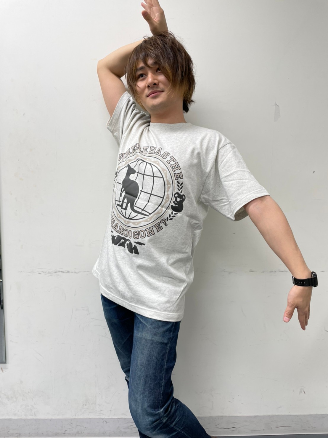 打首獄門同好会 カンガルーtシャツ こちらは しまじろうのわお 歌のコーナーに4月から登場する カンガルーはどこに行ったのか にちなんだtシャツだ 2色展開3 500円也 まだ曲の全貌が明らかになっていない手前 何を言ってるかわからねーと思うが