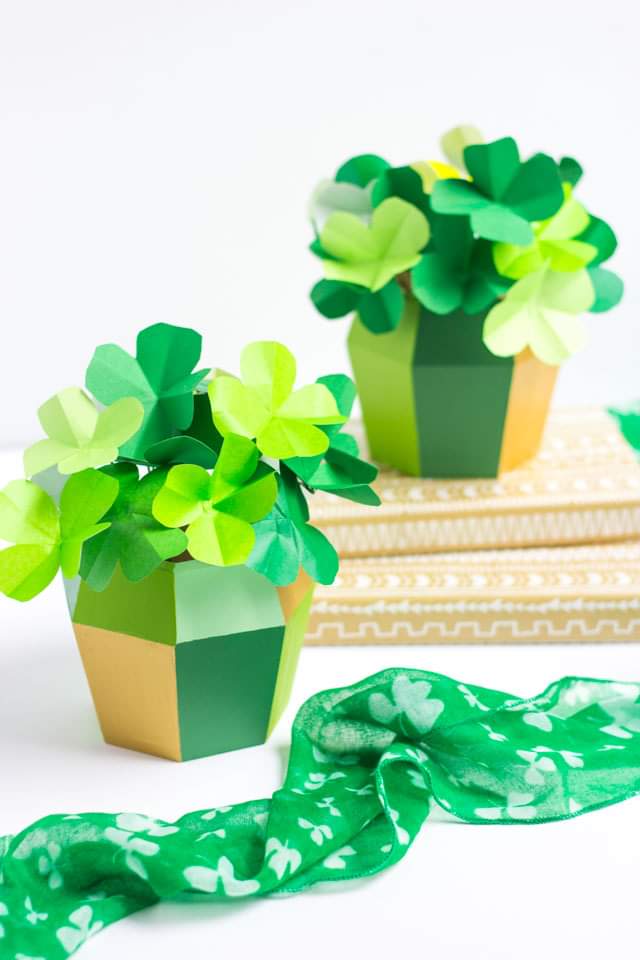 ScalesGolf's tweet photo. Là Feile Padraig 2021. To our colleagues, guests, industry partners &amp; friends, have a wonderful day. #StPatricksDay #GoGreen https://t.co/N2BaqAdEXc