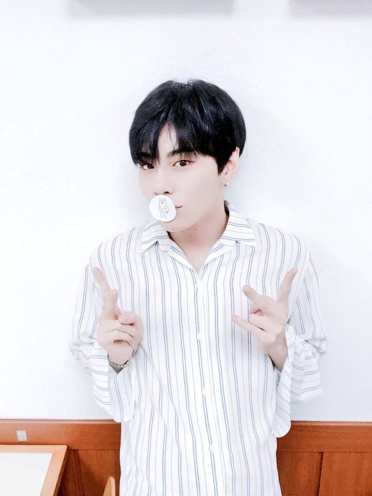 justbeJBJ95's tweet photo. [#Sᥲmo😲] #1stCBYOICHI ≀
#FirstPROMISE ≀ #BeYourLight

Yoichi es muchacho talentoso y este lanzamiento es una prueba más de ello. Promise, no puede salir de mi playlist pues la disfruto en cualquier momento. ¿Vieron los regalitos? ¿Será que le comparto alguno a Berry? (no) https://t.co/rdB6eMLw7S