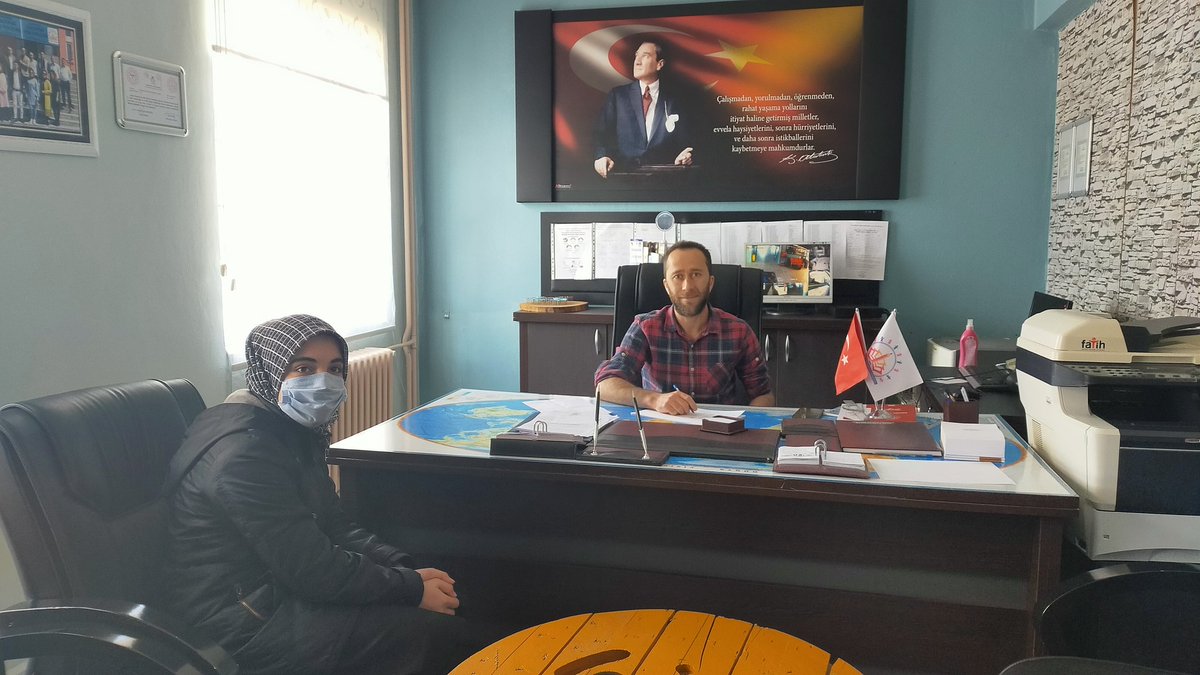 Goltepesiyeniy1's tweet photo. 2020-2021 Eğitim ve Öğretim yılı "Evde rehberim yanımda" projesi kapsamında RAM dan gelen hocamız okulumuzda öğrencilerimizle birlikte rehberlik çalışmalarında bulundu. @RahmiGuney @halukcakan12 @yusuf_tokus @omerbey12 @bingolmem @ferhatelhakan https://t.co/vJfmXb25gJ