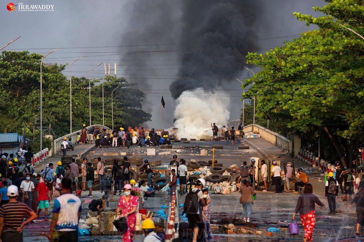 MilkTeaMM_MTAM's tweet photo. Photos of this week in Yangon. It's been 47 days since Military Coup.Numerous People are Killed and thousands are arrested. People are Fighting betting their lives. 
RESTORE MOBILE DATA
#WhatsHappeningInMyanmar  #Mar17Coup #MilkTeaAlliance #OpCCP https://t.co/XXHKQUPmEY