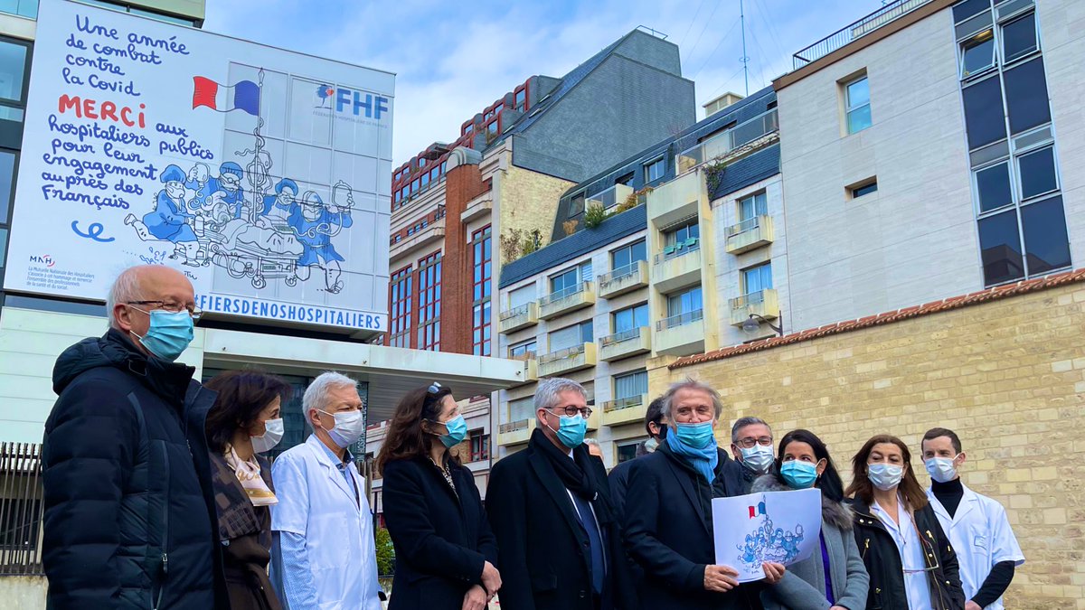 #FiersDeNosHospitaliers | Ce matin, la @MNH_Mutuelle est aux côtés de @laFHF et de @Plantu pour rendre #hommage aux agents de la #FonctionPubliqueHospitalière 'Une année de combat contre la #COVIDー19, #MERCI aux hospitaliers publics pour leur engagement auprès des français'.