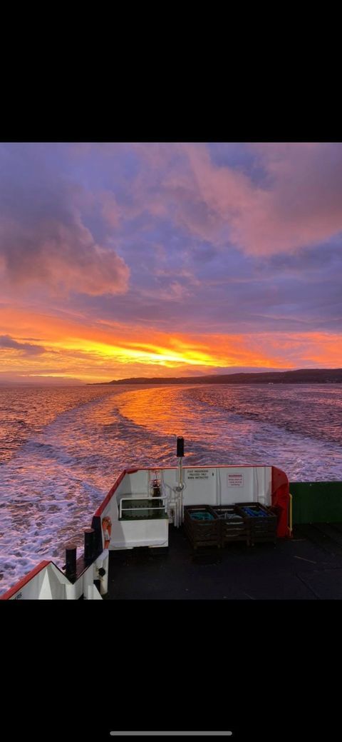 We love a dramatic sky and they don’t come much more impressive than this. Thanks to Struan Reilly who captured this shot from the deck of Sound of Scarba recently ❤️