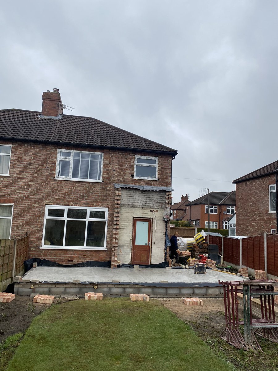 BrickworkM20's tweet photo. Build off dpc starting in Sale today 🏠 #brickwork #builders #Manchester https://t.co/QEUws4XEoC