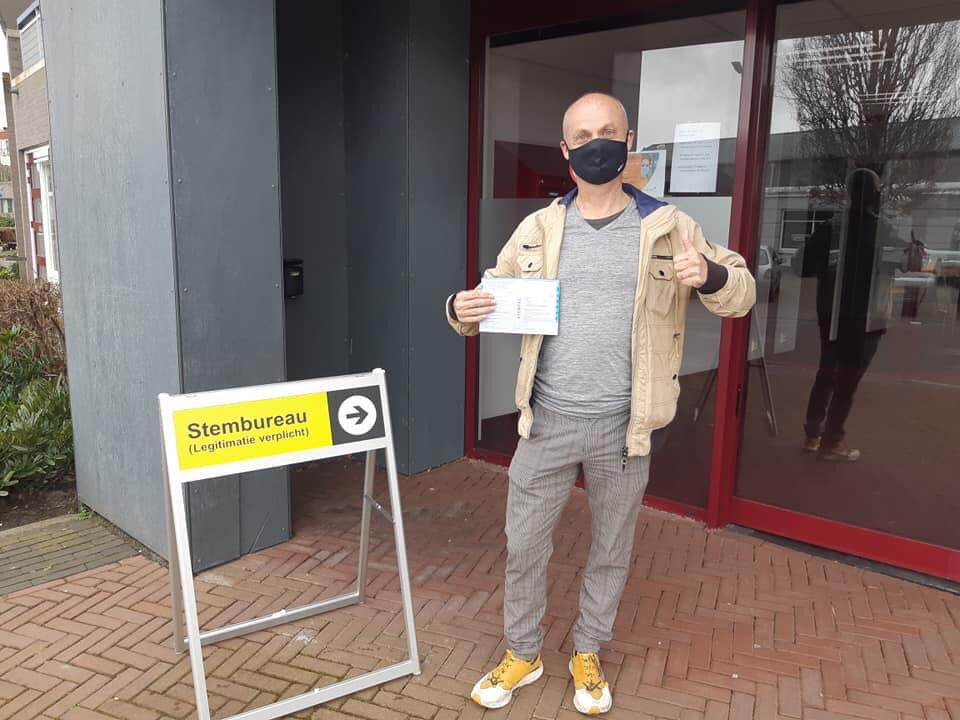 marcvanopstal's tweet photo. Zojuist in De Wemel, in het mooie #Wemeldinge, gestemd.
Spannende dag vandaag, gaat #Zeeland en Nederland kiezen voor verandering, een nieuwe groene toekomst, en nieuw leiderschap?
Het kan! Ga ook stemmen en vergroot het progressieve geluid.
#TeamD66 #StemMarc lijst 4 #D66 #44 https://t.co/66znBPq1Iw