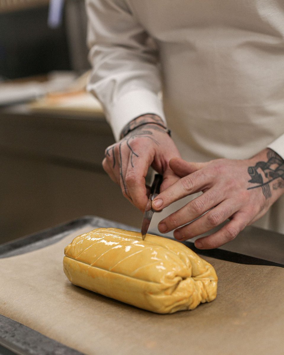 GordonRamsayGRR's tweet photo. Make our Beef Wellington at home this weekend. Order now: https://t.co/3HzgELY6mj #BeefWellington #AtHomeKit https://t.co/UpRr7YzqJS