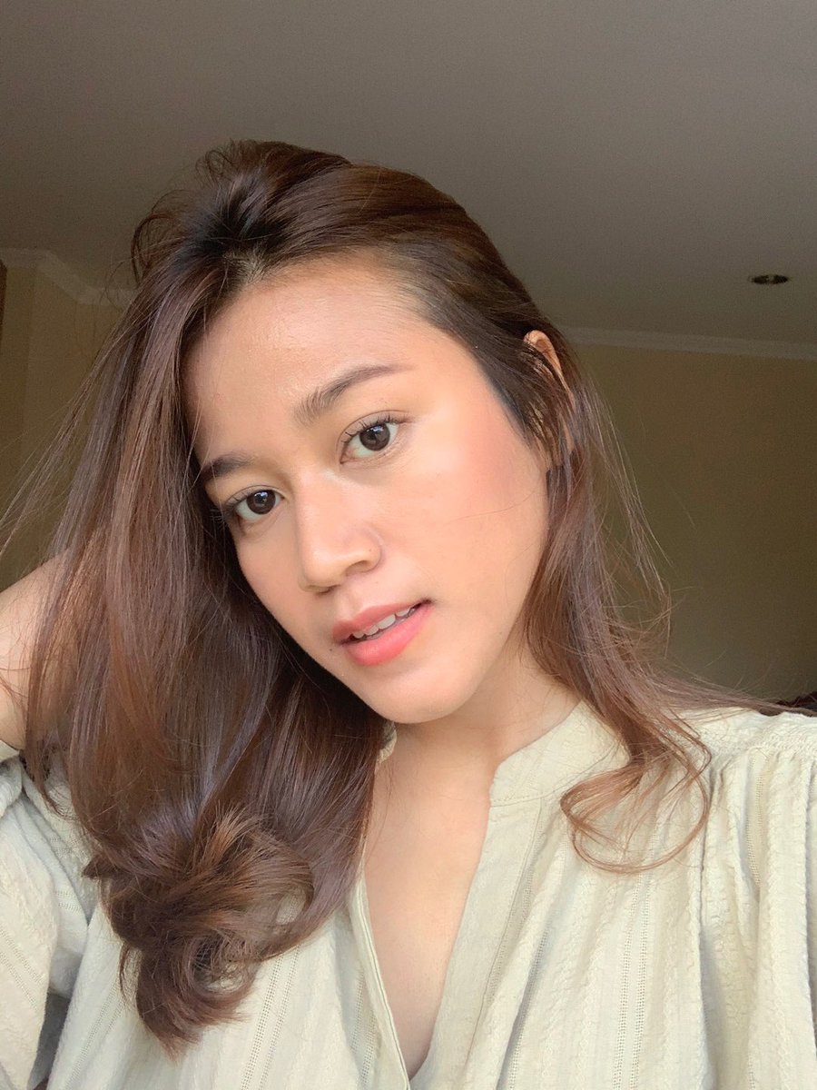 RMoeksim's tweet image. Daily make up no make up looking so perfect with @makeoverid Hydrastay Lite Glow Cushion ✨