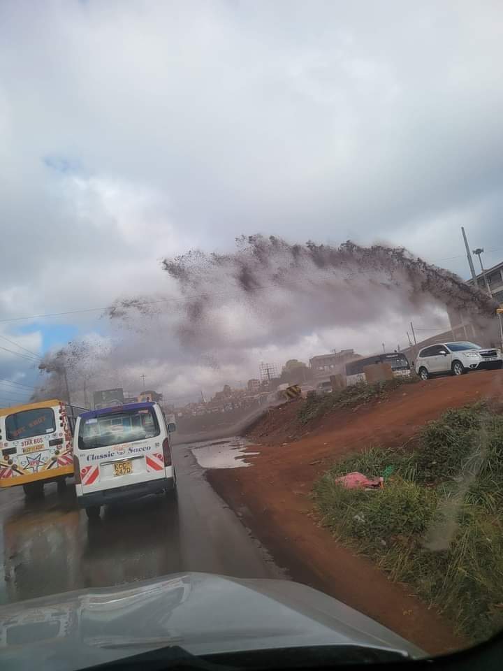 bennytothedj's tweet photo. Along waiyaki way kamenuka sewage imeburst https://t.co/hzOjCkvQbG