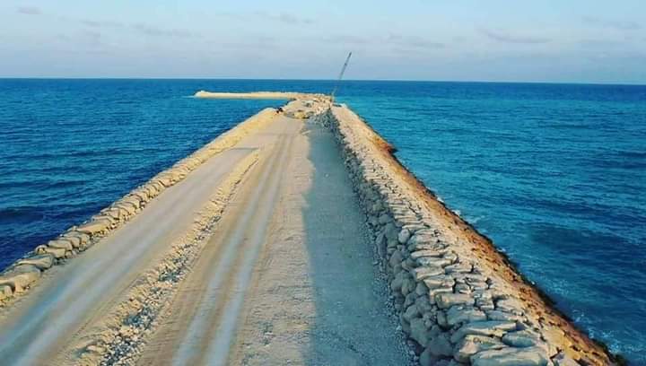africanindex_'s tweet photo. No Chinese, IMF or World Bank loan.  This coastal town in Somalia is building its port all from money raised from the community.

- 650 metres quay 
- 11.5 metres deep 
- to be completed within 18 months (8 months time) https://t.co/WtHw64n40P