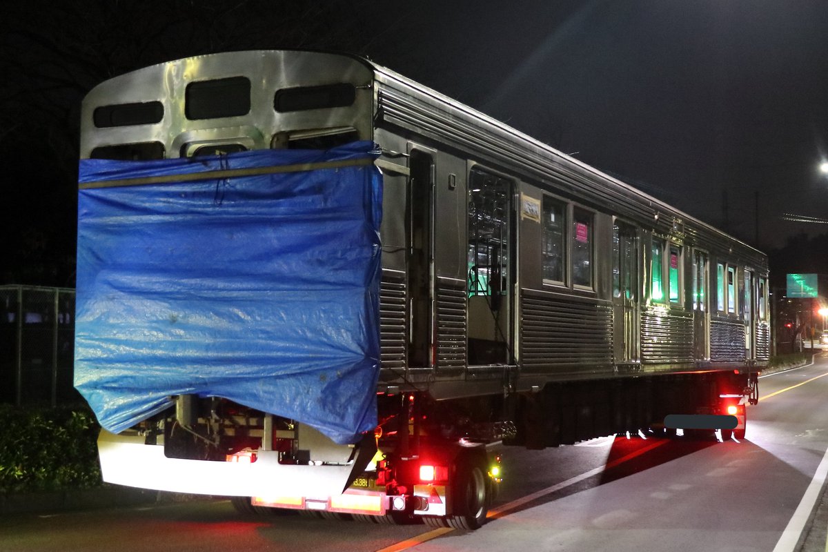 Tokuchan4698606's tweet photo. 2021年3月16日
東急8500系8616F 廃車陸送
第1回目の廃車陸送です。
デハ8816(9号車)・デハ8516(10号車)が搬出されました。
デハ8516(10号車)の搬出により、東急線から原型帯が消滅しました。
#東急8500系
#8616F https://t.co/9LRYqU4aUK