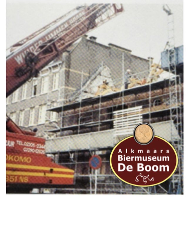 AlkmaarsB's tweet photo. Foto’s van de renovatie midden jaren ‘80. Heel gaaf om te zie.  Het Alkmaars Biermuseum is dan ook gevestigd in een prachtig monumentaal pand. Nu nog even druk aan de klus. Straks weer open voor bezoek, bierwandeling en proeverij. #biermuseum #alkmaar #heineken #alkmaarprachtstad https://t.co/imFCLcCEm5