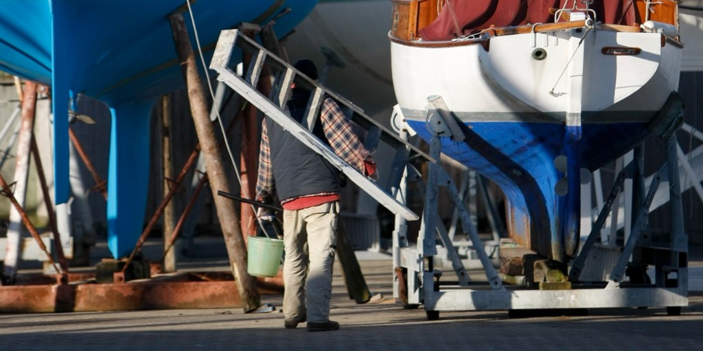 #ProtectCollectDispose 📢Today's top tip! After anti-fouling, dispose of all waste such as paint pots, overalls, gloves and masks in hazardous waste bins. Don't let small items like gloves get blown or washed into the environment 🧤☣️😷 @britishmarine @RYA @BCFcoatings