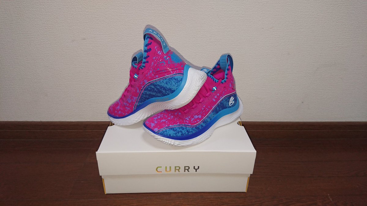 Bo2Ta's tweet photo. 帰宅したら何か来てた🤣
#カリーフロー8
#GIFTEDFLOW
#UNDERARMOUR https://t.co/w625jNZSz5