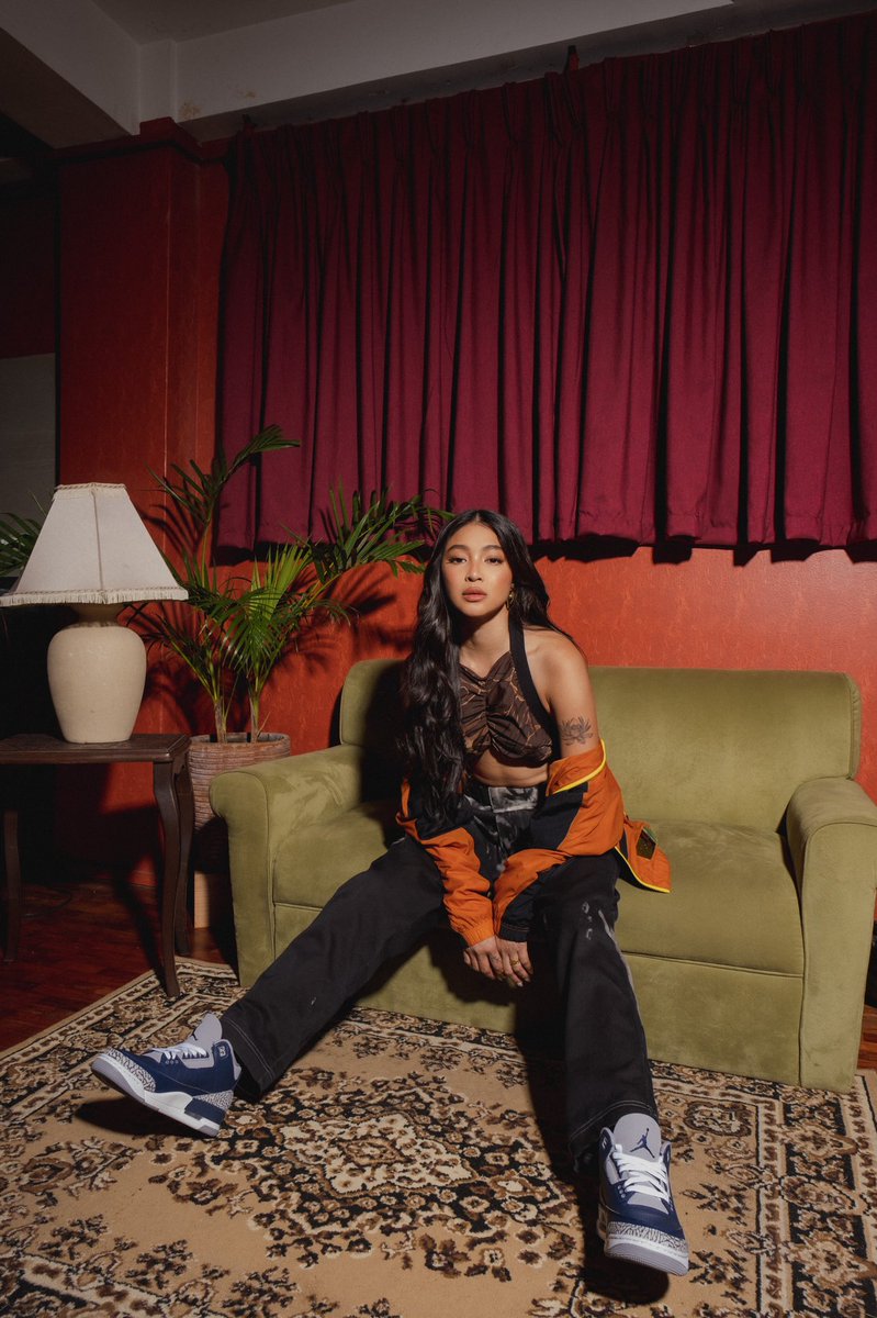 andreisuleik's tweet photo. 💪🏼💪🏼💪🏼 #NadineLustre @hello_nadine for @nike #SNKRS • #AndreiShotThe 

The Air Jordan 3 “Midnight Navy” seen on Nadine will be dropping on March 20th on SNKRS. #NikeSNKRS https://t.co/F9BM8WY7PS