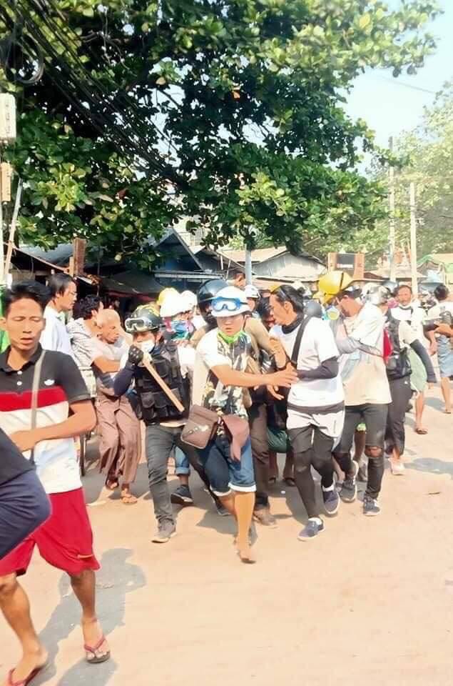Tw // death // blood

Mar 17;Happening in Hlaing township; 1 shot in head n killed, n 2 were shot in leg n abdomen respectively as brutal crackdown continues on protesters. One injured victim was arrested by Junta’s dogs.

RESTORE MOBILE DATA
#Mar17Coup
#WhatsHappeningInMyanmar
