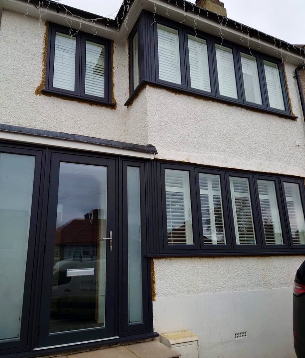 prwindowsltd's tweet photo. Nice transformation ✨ #Residence9 #windows &amp; #porch in eclectic grey ✨ customer is so chuffed with the result ✨ @residence9 @alt2timber @CWGChoices ✨
#residencecollection #alternativetotimber #homeimprovement #renovation #dorking #brockham #reigate #localbusiness https://t.co/pPjSmwr9dv