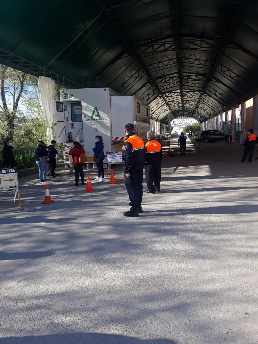 📌 Nos llegan 📸 de los voluntarios de la agrupación de #ProtecciónCivil de #Teba en #Málaga colaborando esta mañana en el cribado realizado a la población para detectar posibles casos de #COVID19 
¡Gracias por vuestra gran labor!
#LasProtesCuentan 🧡