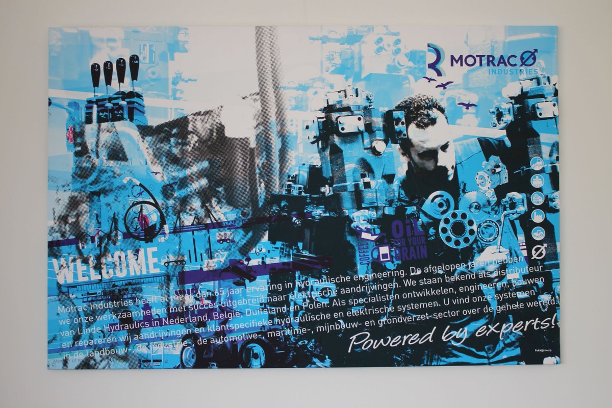 Voor ons nieuwe pand hebben we een mooi schilderij ontvangen van, en ontworpen door Fokko-ontwerp.nl 🤩 Het schilderij is een visueel verhaal van onze bedrijfsgeschiedenis. Het hangt in onze kantine als herinnering, aan wat we als Motrac-Team voor elkaar gebokst hebben 💪