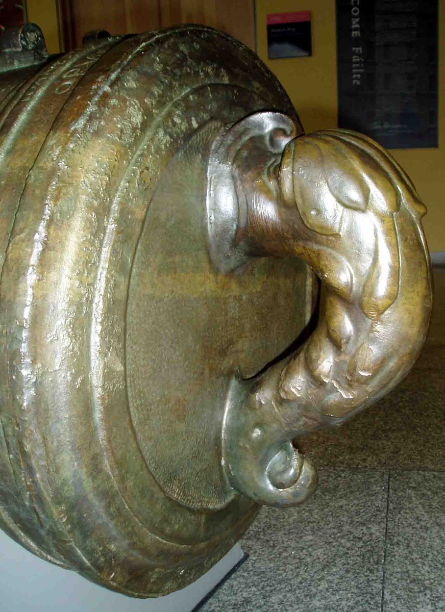 Cannon2 for #StPatricksDay2020. An unwilling visitor- fine bronze siege cannon cast by Remigy de Halut in 1556 at Malines for Philip II, then King of England. Recovered from the Spanish Armada wreck the Trinidad Valencera off Donegal. Now on display at Collins Barracks, Dublin.