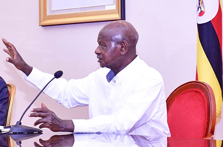 Innocenttegusu1's tweet photo. Muhoozi Vs Museveni

Museveni is against the AstraZeneca vaccine...Muhoozi gets vaccinated...now which is which??? Who should Mwananchi follow?? https://t.co/iUTZRjUZeT
