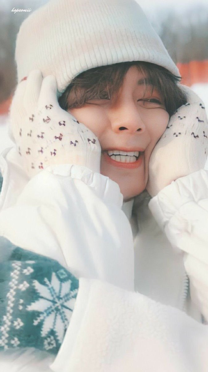 7PurplesforeVer's tweet photo. Kim TaeHyung @BTS_twt is sooo cuTe illegally #JazzyBoyV 
#귀여운_김태형_대회 
#To_V 💌: "Your cute dimple 💞 is soo illegal . This Cutipie owns Army heart 💜. #PurpleBoyV " https://t.co/YUAm9zhSAl