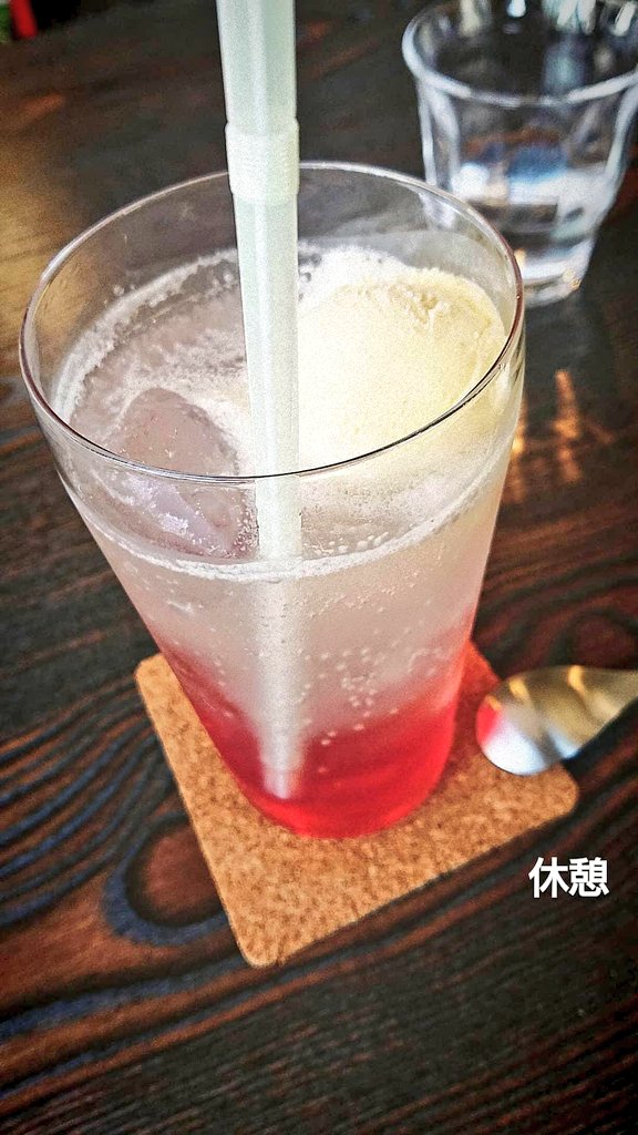 YunPanMan1's tweet image. 休憩時間に頂く

いちごソーダ〜アイストッピングは最高なんだぜ

#mojacafe