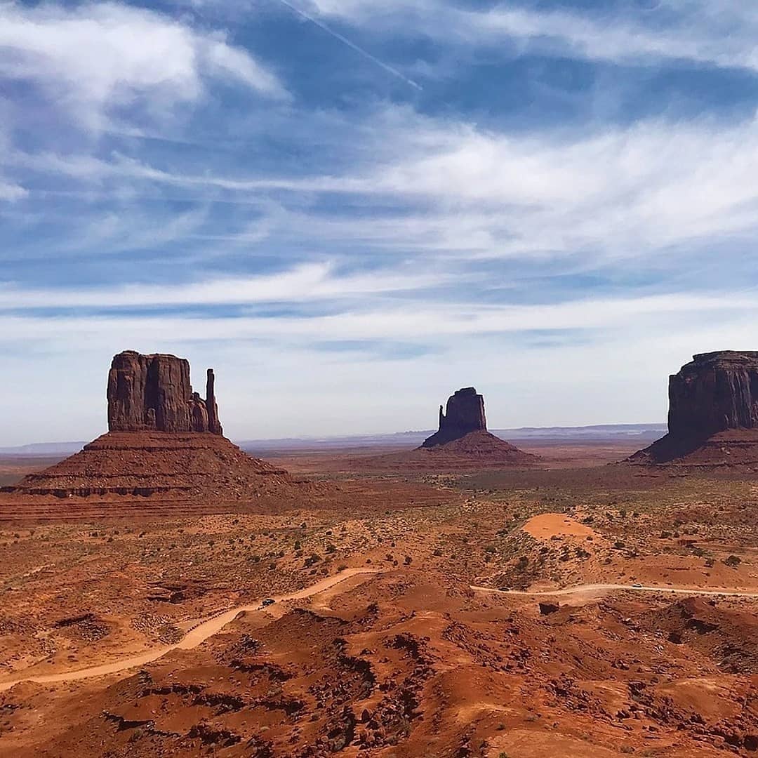 Juliotrumpet's tweet photo. ¡Con ganas de ver mundo otra vez!  (I) 
Monument Valley (Utah. EEUU). 🇺🇸
#viajar #viajes #vermundo #cultura #países #vida #travel #world #mundo #EEUU #usa https://t.co/54ZhXaoulT