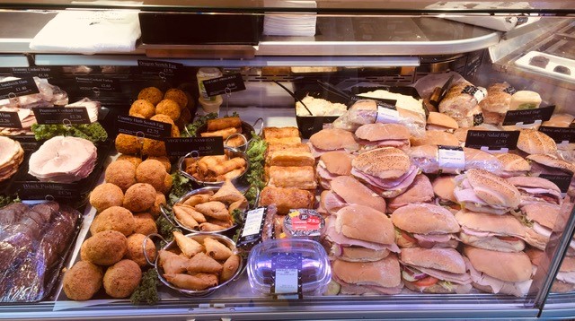 EdwardsofConwy's tweet photo. Hot Food Today /Bwyd Poeth Heddiw
Roast Welsh Lamb Baps, Chicken Tikka & Rice, Pork Sausages, 8oz Welsh Beef Burger in brioche bun with cheese & salad, Dragon Sausage Rolls, Vegetable Soup.
Or our ready made baps, lots of choice of fillings. #nearlylunchtime #spoiltforchoice https://t.co/0ys90YiMpo