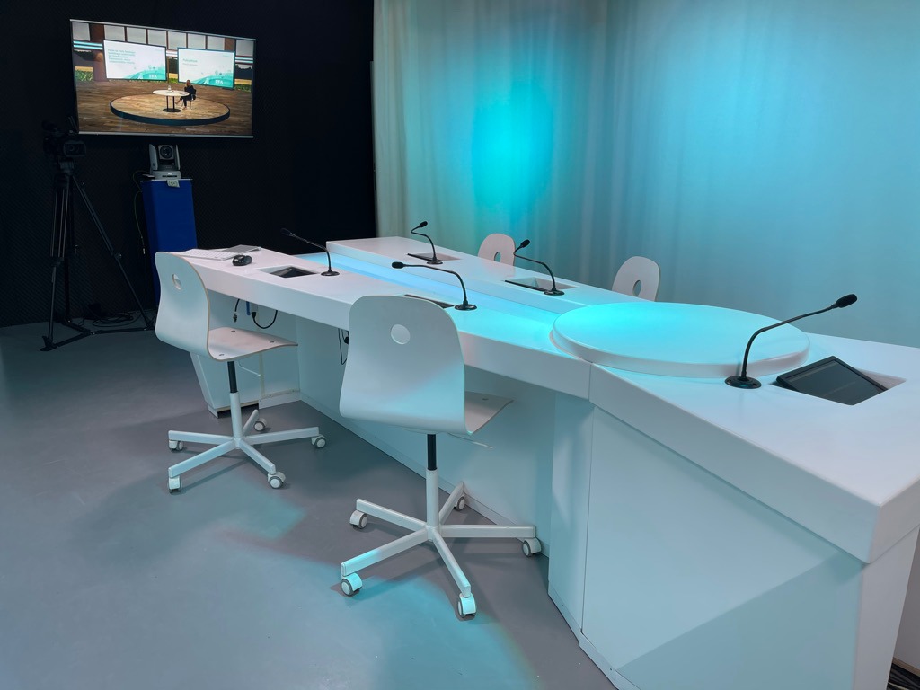 telemak_stream's tweet photo. Gisteren was @JanezPotocnik22 , president van Forum for the Future of Agriculture bij ons op de studio. https://t.co/g9Mmo3QUAt
