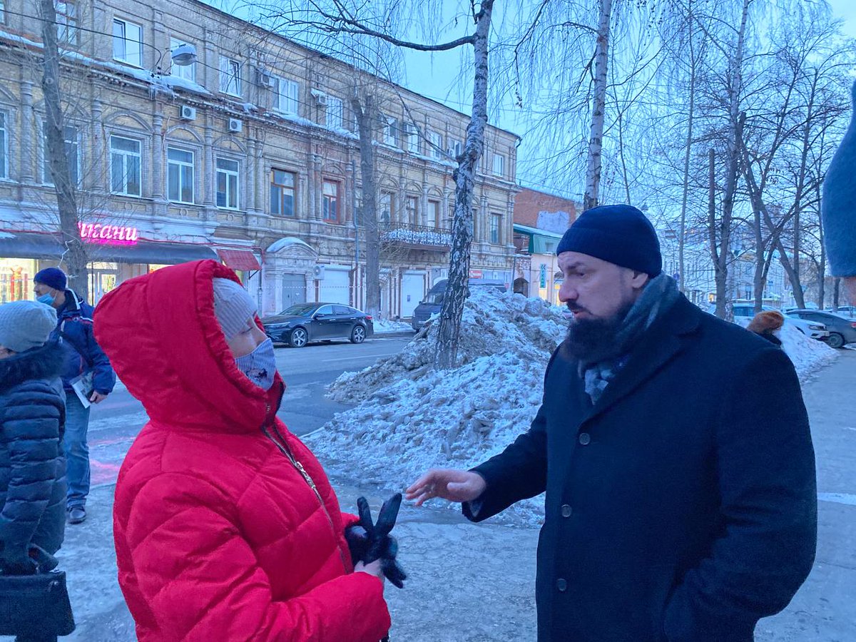Принял участие в отчётной конференции ТОС «Самарский». С жителями моего округа у нас сложились довольно тёплые, дружеские отношения. И поэтому после конференции не обошлось без обсуждения волнующих вопросов.
#Самара #Самарскийрайон