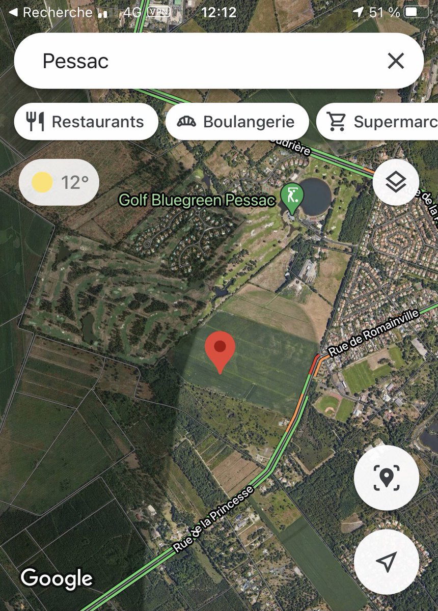 #Crash petit aeroneuf à #pessac 
Secours sur place
Eviter la zone
<a href="/BFMParis/">BFM Paris Île-de-France</a>