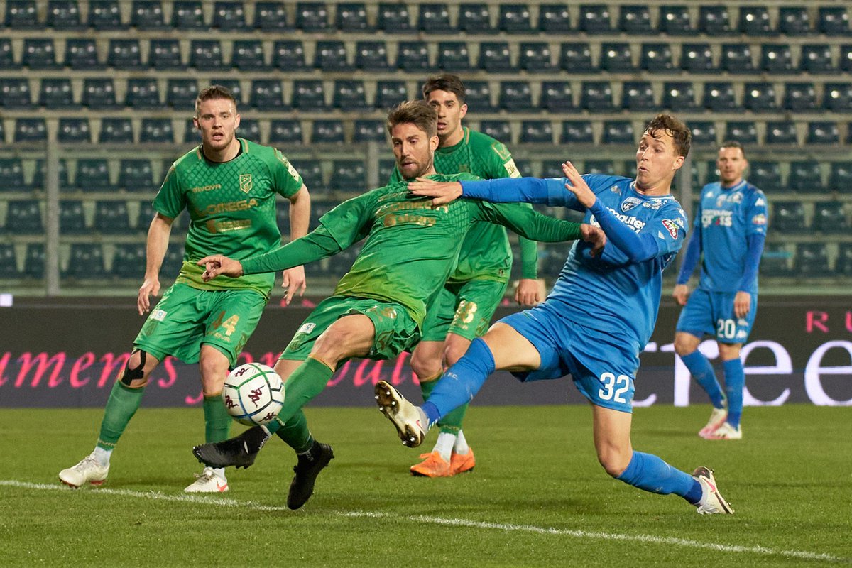 PordenoneCalcio's tweet photo. Ci siamo stati. Su ogni pallone π€π
#ForzaRamarri #EMPPOR https://t.co/giXJcrHXZG