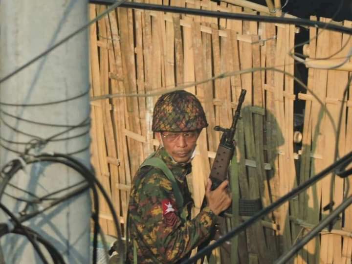 Penguin_Emerald's tweet photo. At Ta-Mwe, Yangon, Military junta group is trying to shoot innocent civilians through the bamboo barricade.  
#WhatsHappeningInMyanmar 
#march17coup 
#cryptocurrency 
#HearTheVoiceOfMyanmar 
#military 
#CrimesAgainstHumanity 
#MyanmarTerroristMilitary https://t.co/ckjIFfaN8w