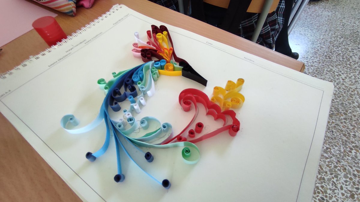 jaimemunne's tweet photo. Así de chulas han quedado algunas de las composiciones realizadas por los alumnos utilizando la técnica del #quillingart @ColegioSalliver #epvav https://t.co/QKjfRKiifv