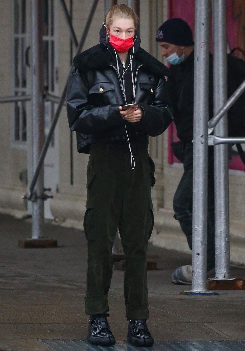 dayasjewel's tweet photo. hunter schafer's street style https://t.co/EbrnIhIV35