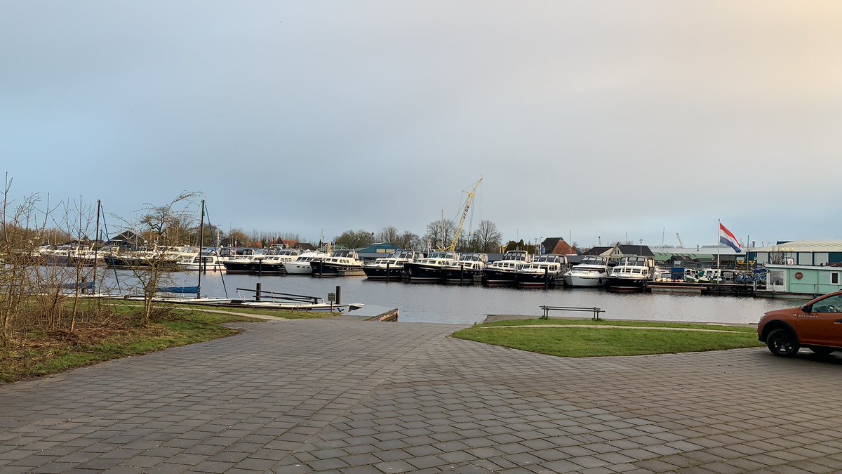 Mooiste stemlokaal van @_Smallingerland met dit uitzicht, bij watersportvereniging Drachten-Veenhoop #TK2021