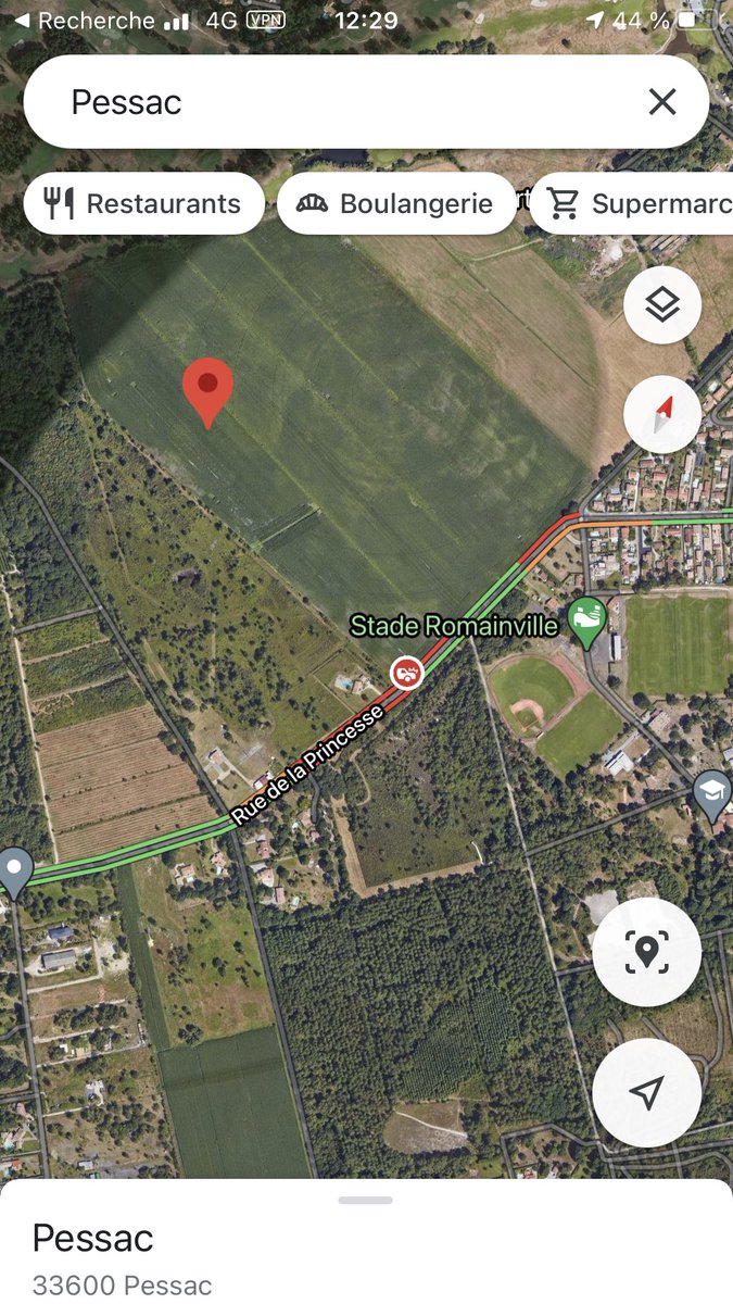 #Bordeaux #gironde
#Crash d’un petit aeroneuf à côté du golf de #pessac 
Eviter la zone
Nombreux secours sur place