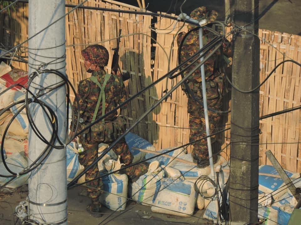 sithu86's tweet photo. Today at Tamwe Township, Yangon, Military junta terrorists are seen trying to shoot innocent civilians at the neighbourhood through bamboo barricades like a warzone. 

RESTORE MOBILE DATA 
@TostevinM @freya_cole @RapporteurUn 
#WhatsHappeningInMyanmar 
#March17Coup @CIJ_ICJ https://t.co/2UTrZVHsqO