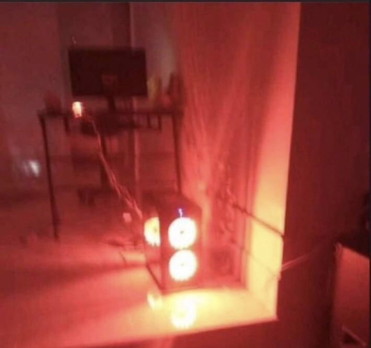 RGB fanları geleceğimden daha parlak... 😒

.
.
.

#kacfpsaliyon #game #games #gaming #pcgaming #oyun #gamerlife #gamers #gamersofinstagram #epicgames #steam #pc #rgb #rgblights #rgbsetup #pcsetup