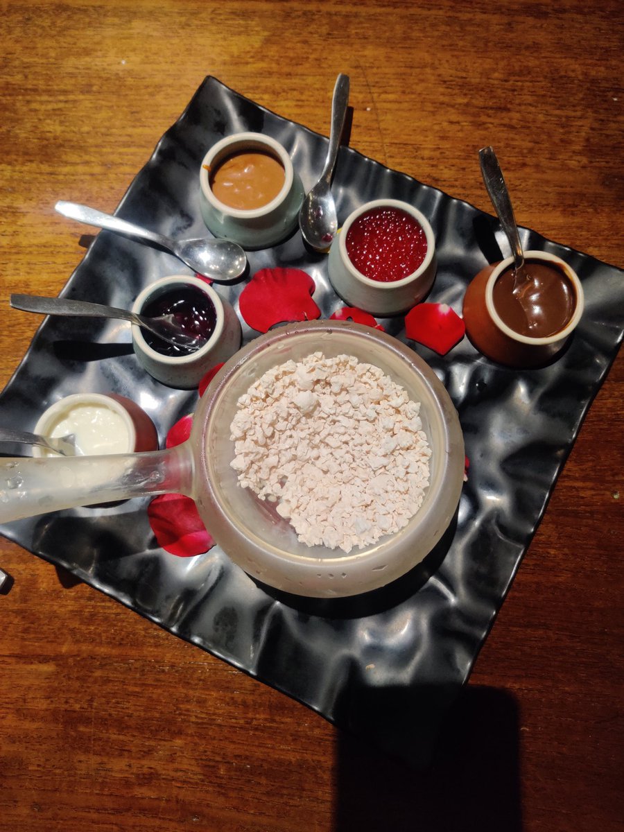 hisnhercravings's tweet photo. https://t.co/ZzcnQSgKBe
Check out the making of Bubbling Kulfi @Spiceklub https://t.co/tZVMMmAV0A