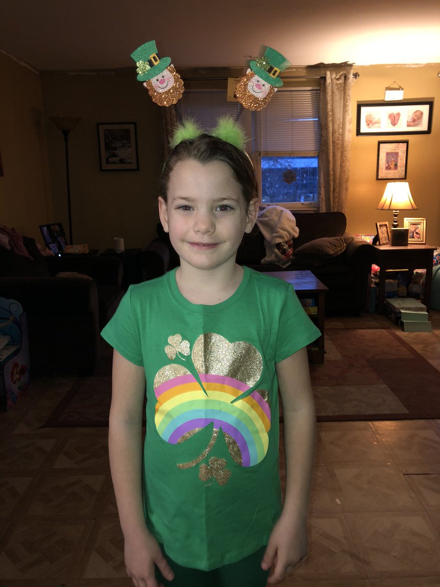 Stephan60117763's tweet photo. Happy St. Patrick’s Day and Green as a Dragon day! @Hampton_Street @hampton_pta #parp https://t.co/Mkf5iJa4jN