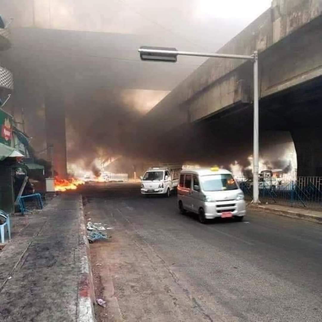 PaingPhyoeThu9's tweet photo. It's like the apocalypse out in the streets of #Yangon. #Yangon had tasted #Democracy for  the past 5 years and there had been a lot of improvements. Now the Junta has destroyed everything within these 45 days.
#WhatsHappeningInYangon
#Mar17Coup https://t.co/5jh1ZJJD4n